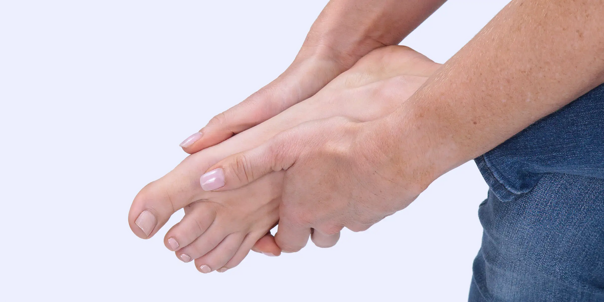 Overlapping Toes - What's Causing the Pain? — Vive Health