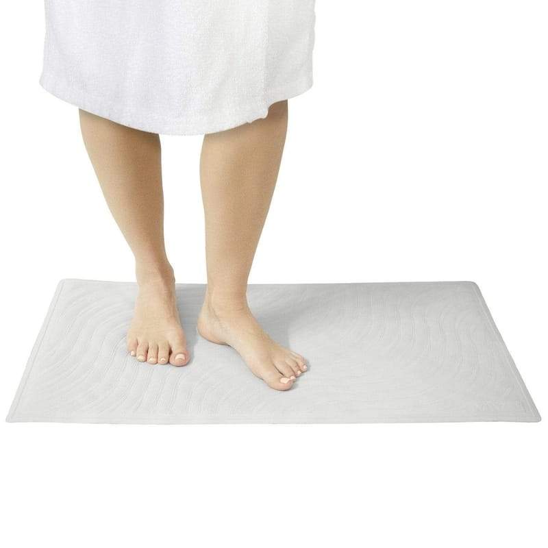 Heart bath mat with non-slip suction cups